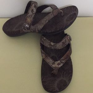 Orthaheel Snake Print Sandal/Flip Flop Size 9